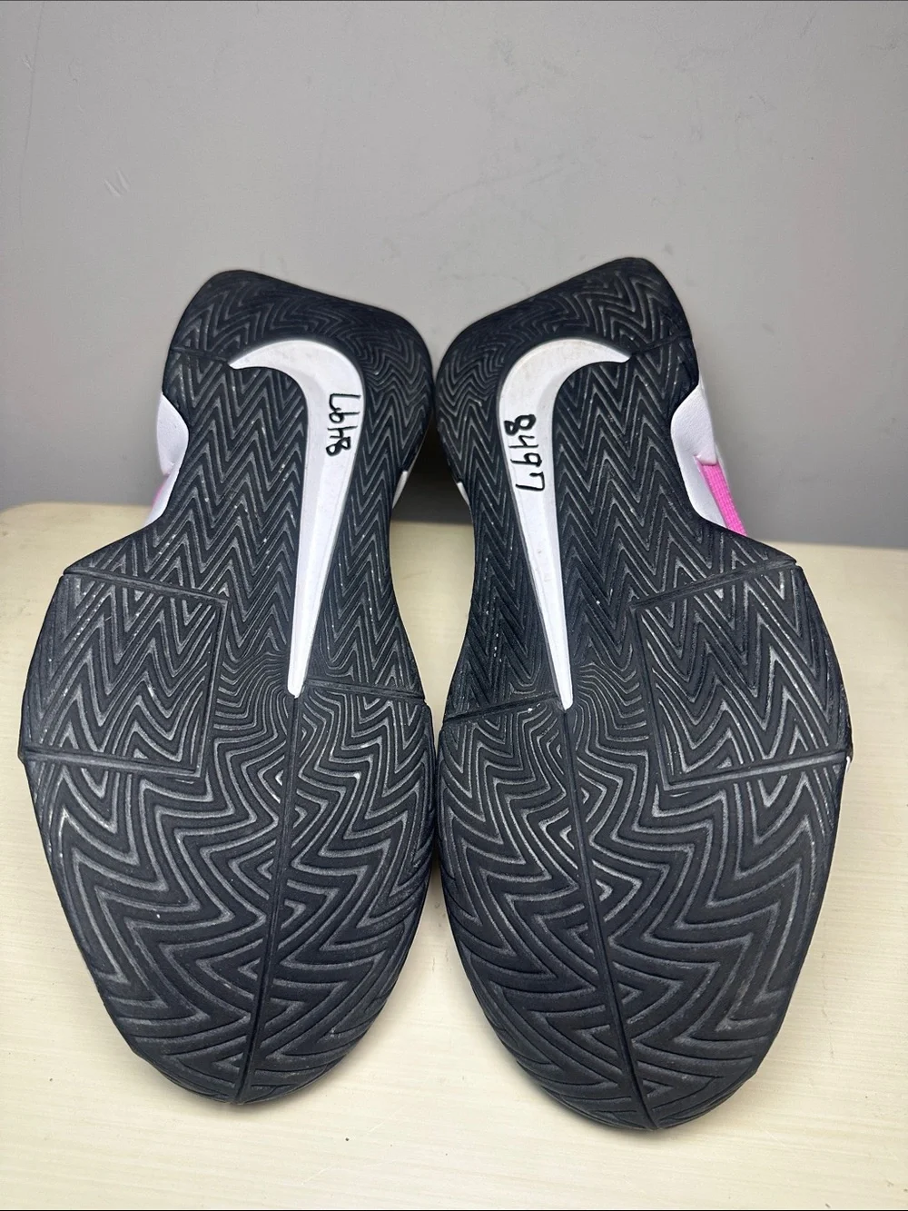 Nike GP Challenge Pro Women's White and Pink Athletic Tennis Shoes